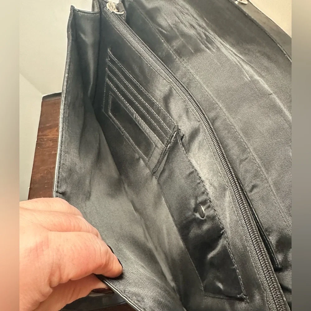 Kenneth‎ Cole Reaction Black Laptop Messenger Bag.